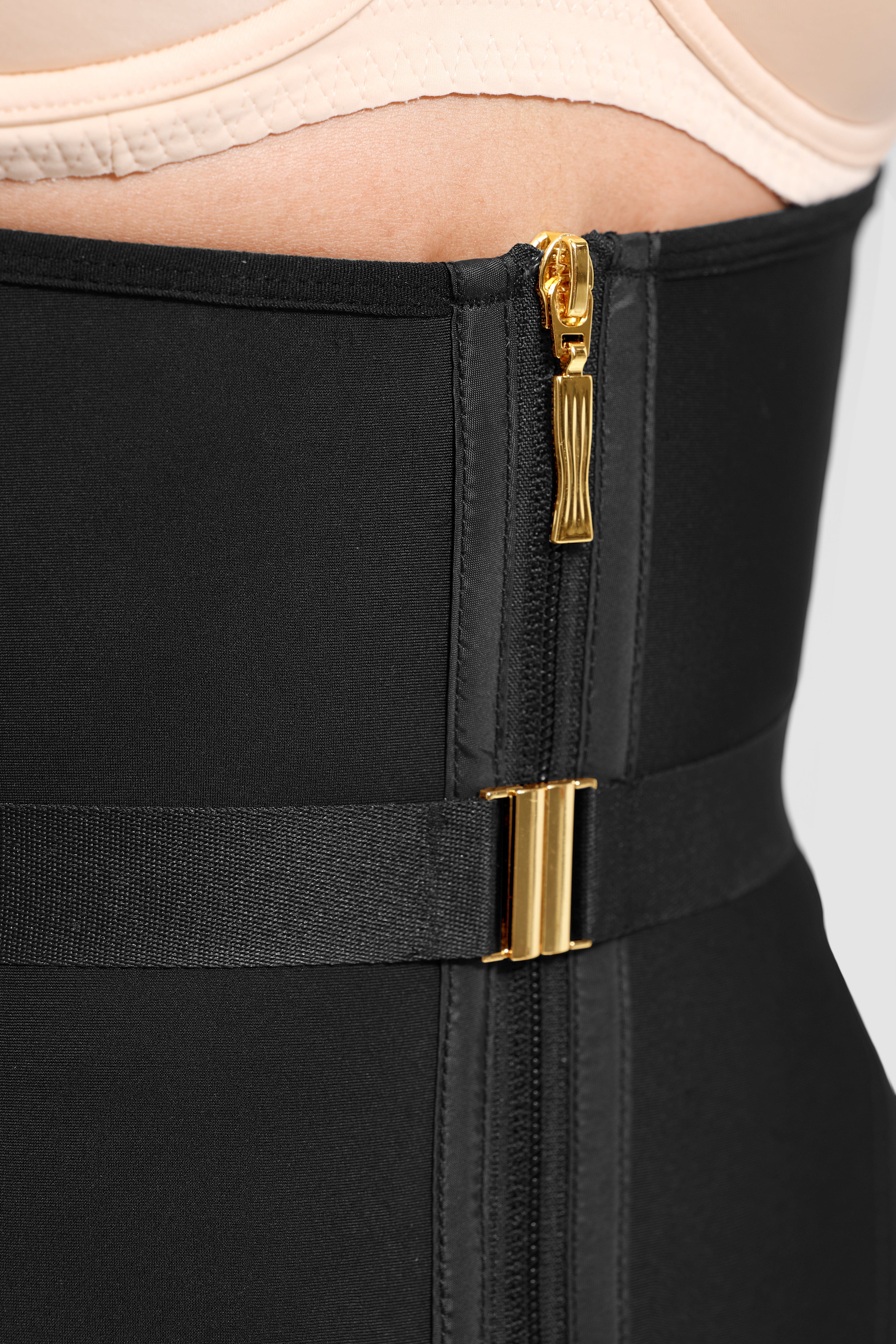 Wholesale U-Shaped 10 Steel Bones Latex Waist Trainer with Fan Lacing and Front Buckle Adjustment